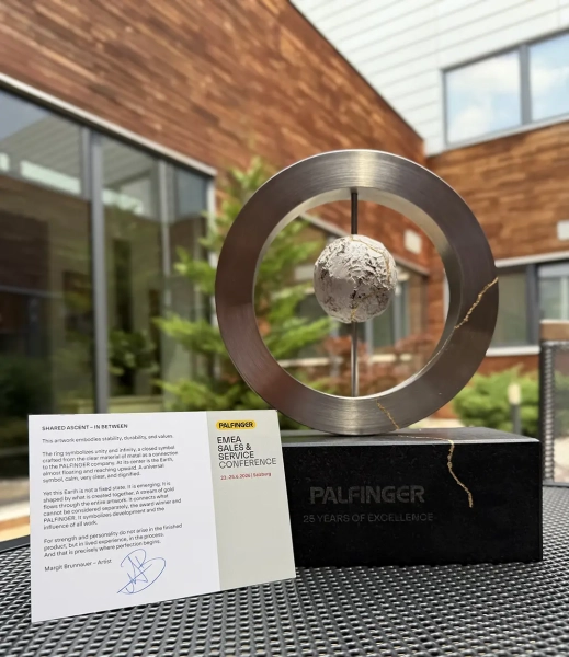 25th Anniversary Trophy - TERRA PALFINGER.webp